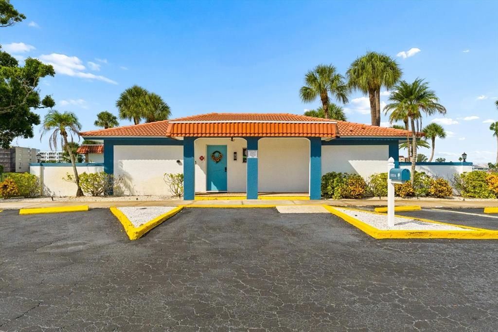 For Sale: $199,900 (1 beds, 1 baths, 815 Square Feet)