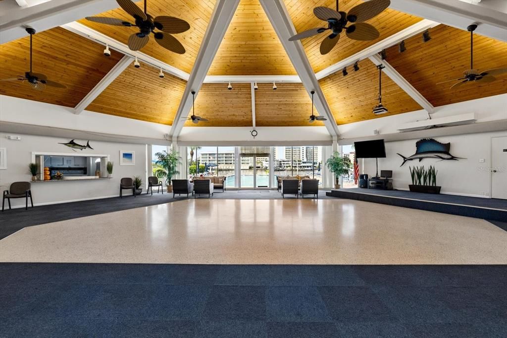 For Sale: $199,900 (1 beds, 1 baths, 815 Square Feet)