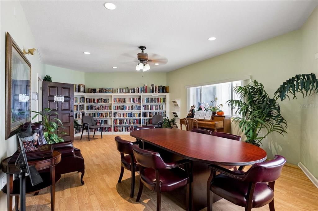 For Sale: $199,900 (1 beds, 1 baths, 815 Square Feet)