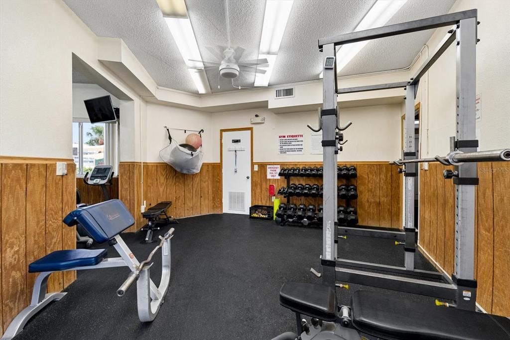 For Sale: $199,900 (1 beds, 1 baths, 815 Square Feet)
