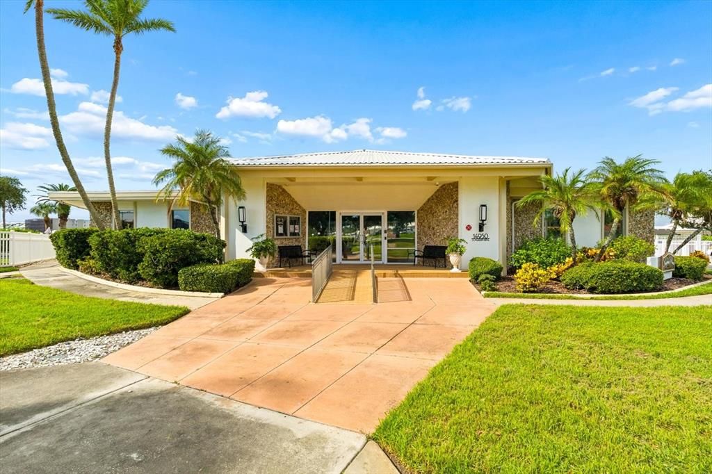 For Sale: $199,900 (1 beds, 1 baths, 815 Square Feet)