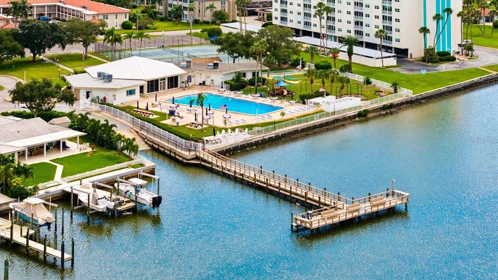 For Sale: $199,900 (1 beds, 1 baths, 815 Square Feet)