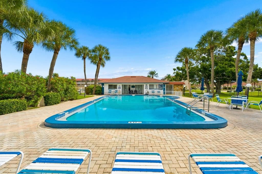 For Sale: $199,900 (1 beds, 1 baths, 815 Square Feet)
