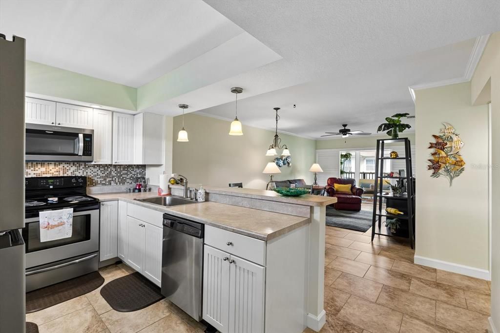 For Sale: $199,900 (1 beds, 1 baths, 815 Square Feet)