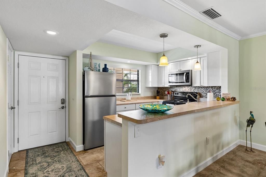 For Sale: $199,900 (1 beds, 1 baths, 815 Square Feet)