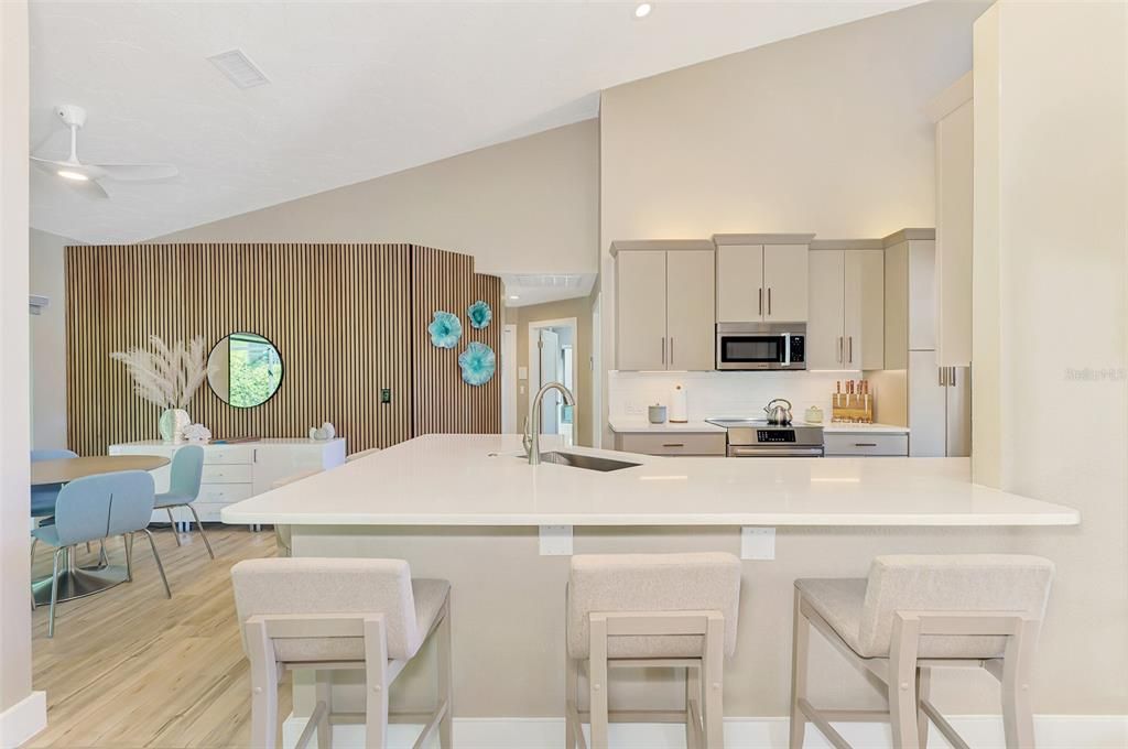 En Venta: $795,000 (3 camas, 2 baños, 2106 Pies cuadrados)