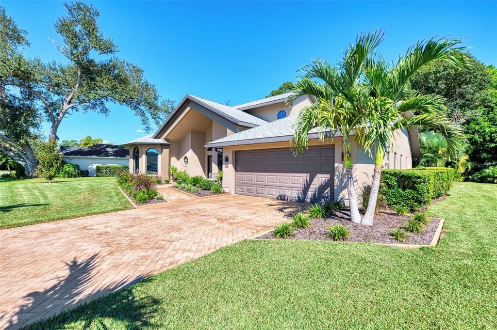 En Venta: $795,000 (3 camas, 2 baños, 2106 Pies cuadrados)