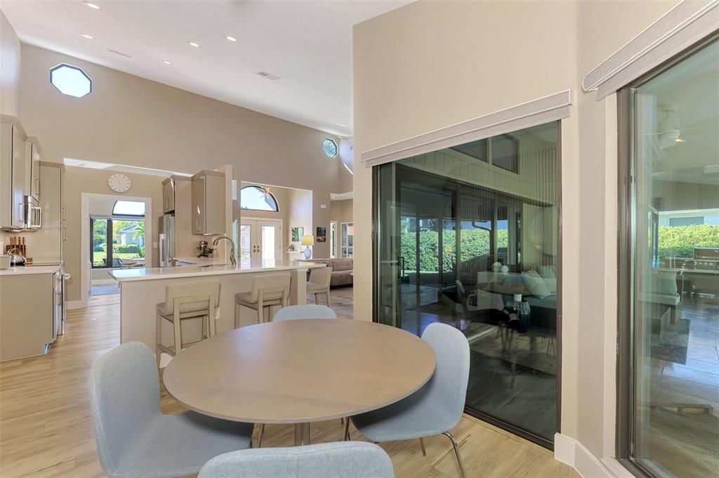 En Venta: $795,000 (3 camas, 2 baños, 2106 Pies cuadrados)