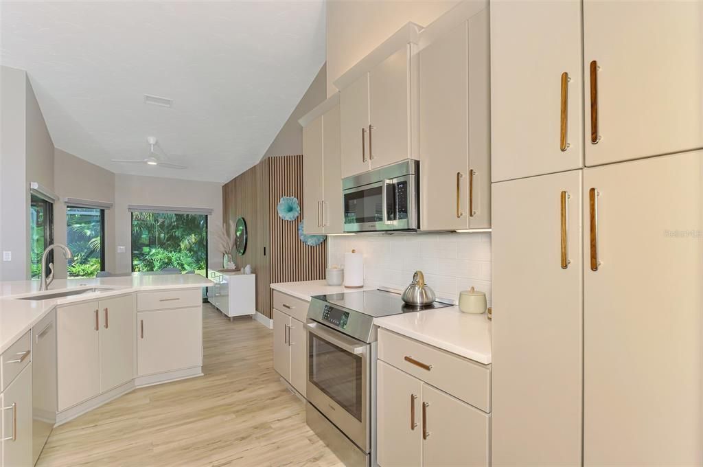 En Venta: $795,000 (3 camas, 2 baños, 2106 Pies cuadrados)