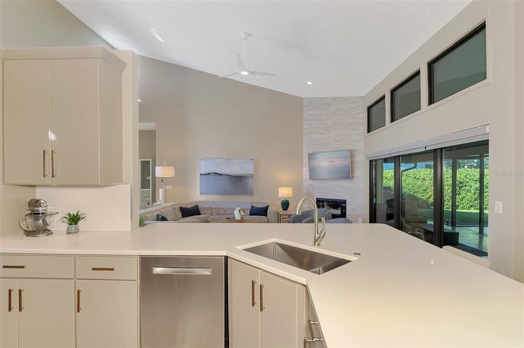 En Venta: $795,000 (3 camas, 2 baños, 2106 Pies cuadrados)
