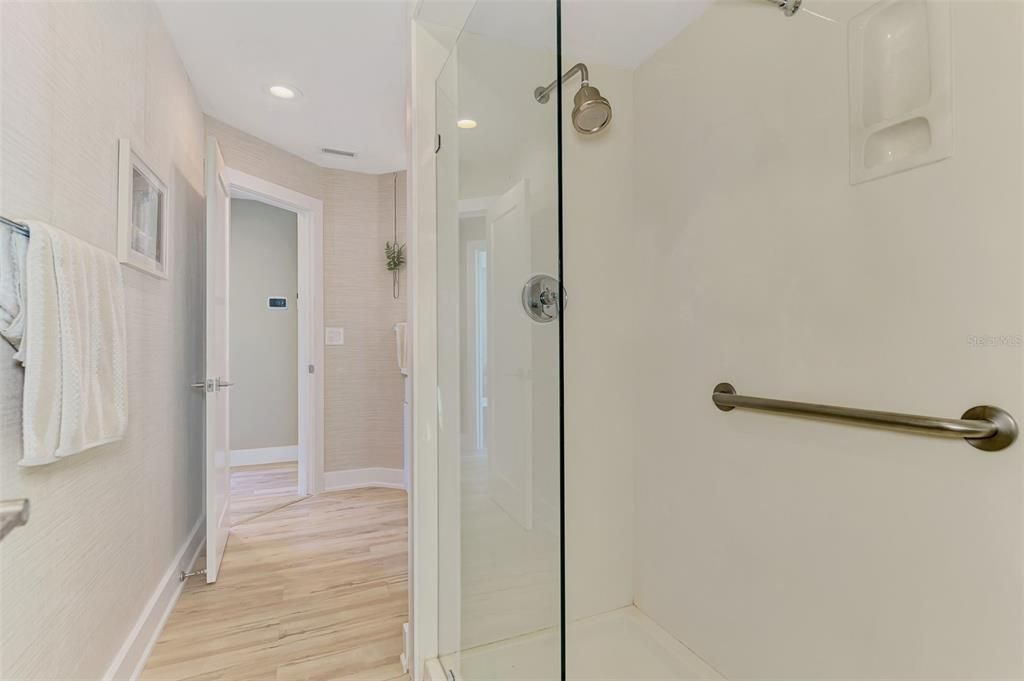 En Venta: $795,000 (3 camas, 2 baños, 2106 Pies cuadrados)