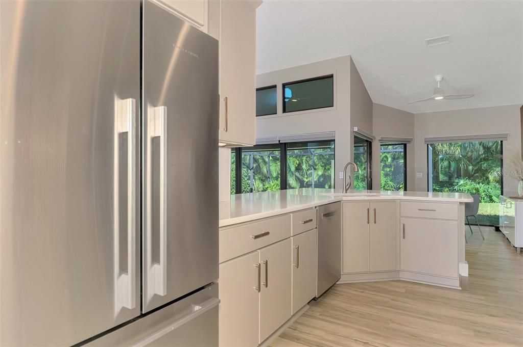 En Venta: $795,000 (3 camas, 2 baños, 2106 Pies cuadrados)