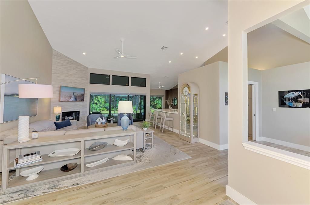 En Venta: $795,000 (3 camas, 2 baños, 2106 Pies cuadrados)