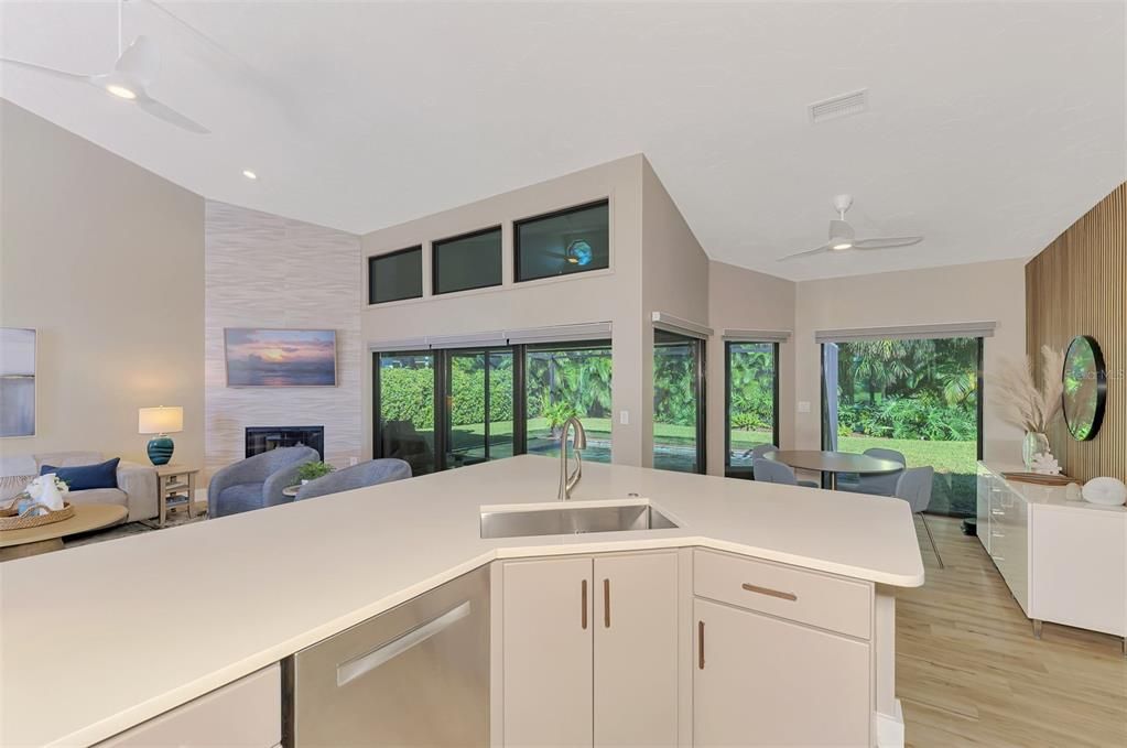 En Venta: $795,000 (3 camas, 2 baños, 2106 Pies cuadrados)