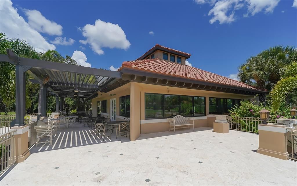 En Venta: $699,900 (3 camas, 2 baños, 2310 Pies cuadrados)