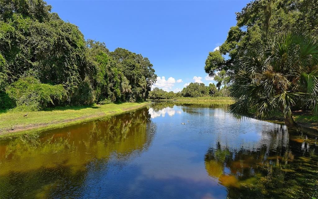 En Venta: $699,900 (3 camas, 2 baños, 2310 Pies cuadrados)