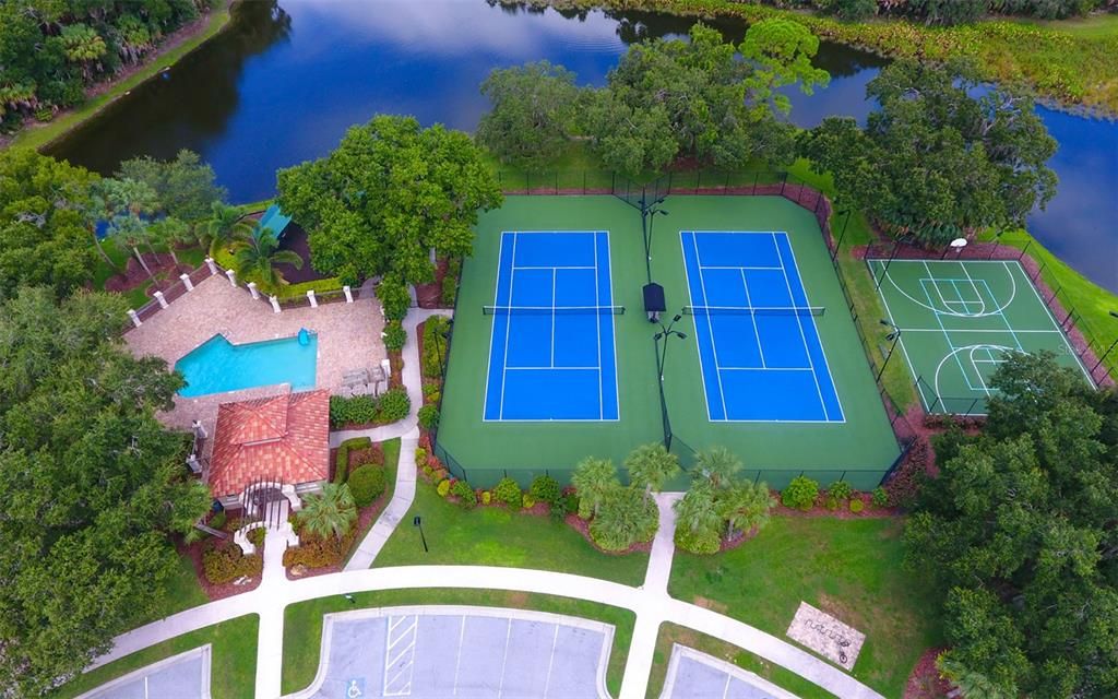 En Venta: $699,900 (3 camas, 2 baños, 2310 Pies cuadrados)