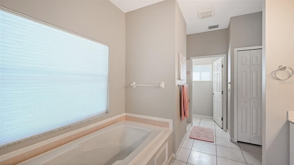 En Venta: $699,900 (3 camas, 2 baños, 2310 Pies cuadrados)