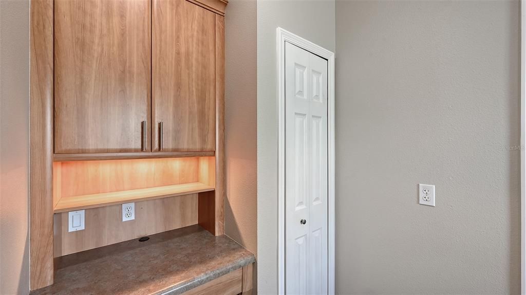 En Venta: $699,900 (3 camas, 2 baños, 2310 Pies cuadrados)