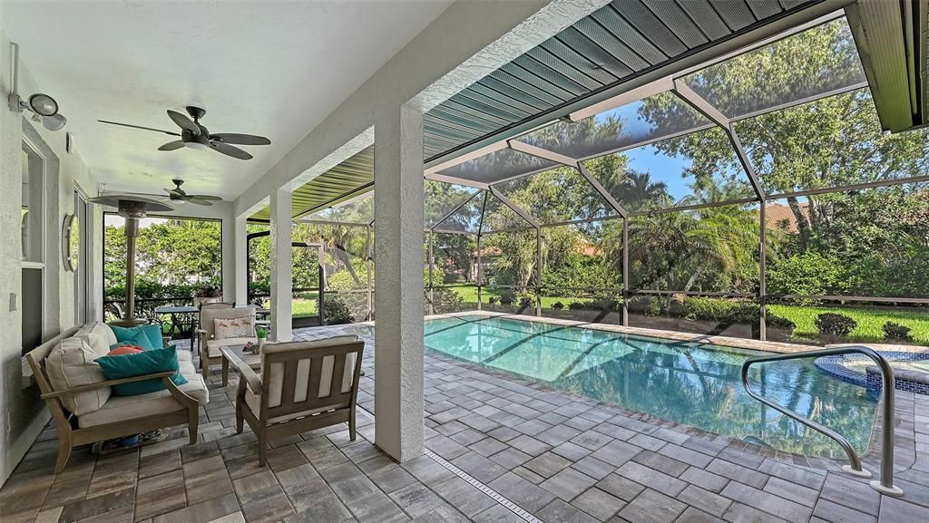 En Venta: $699,900 (3 camas, 2 baños, 2310 Pies cuadrados)