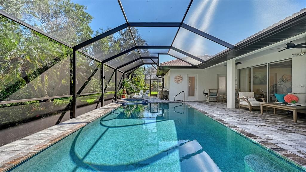 En Venta: $699,900 (3 camas, 2 baños, 2310 Pies cuadrados)