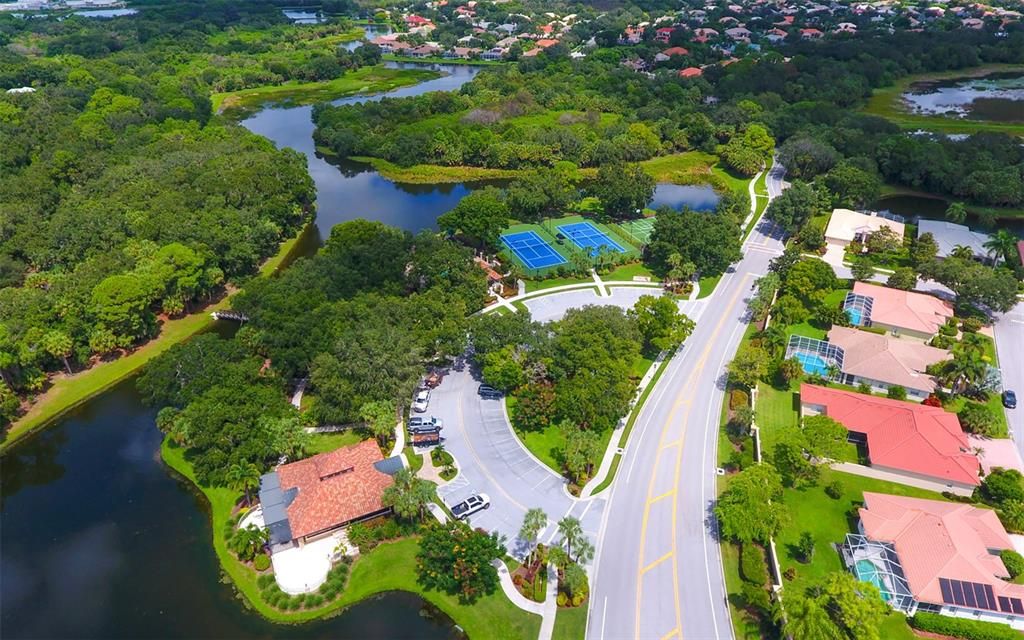 En Venta: $699,900 (3 camas, 2 baños, 2310 Pies cuadrados)