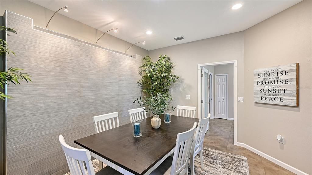 En Venta: $699,900 (3 camas, 2 baños, 2310 Pies cuadrados)