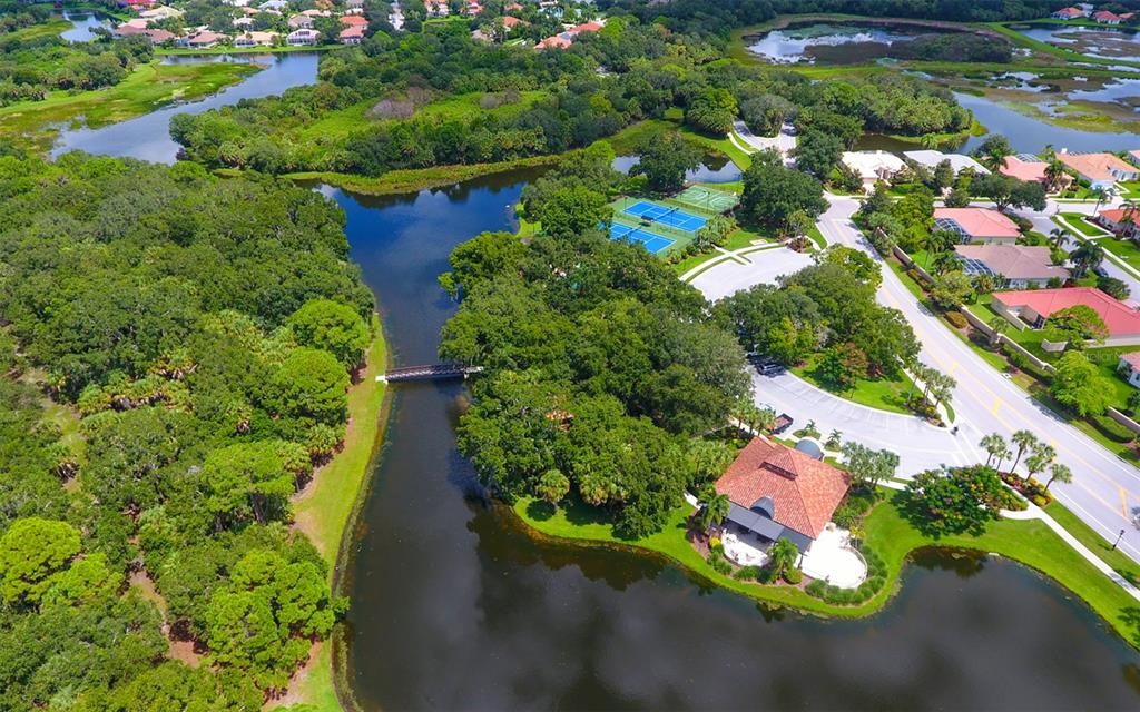 En Venta: $699,900 (3 camas, 2 baños, 2310 Pies cuadrados)