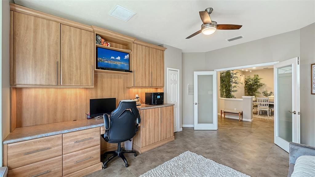 En Venta: $699,900 (3 camas, 2 baños, 2310 Pies cuadrados)