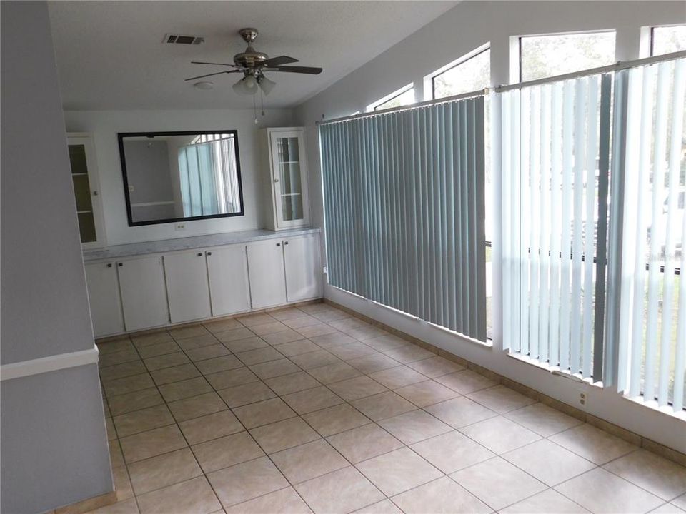For Rent: $1,300 (2 beds, 2 baths, 1144 Square Feet)