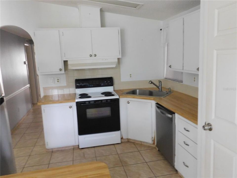 For Rent: $1,300 (2 beds, 2 baths, 1144 Square Feet)