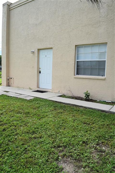 For Rent: $1,350 (2 beds, 1 baths, 950 Square Feet)