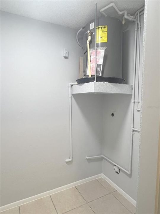 For Rent: $1,350 (2 beds, 1 baths, 950 Square Feet)
