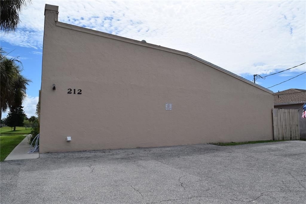 For Rent: $1,350 (2 beds, 1 baths, 950 Square Feet)