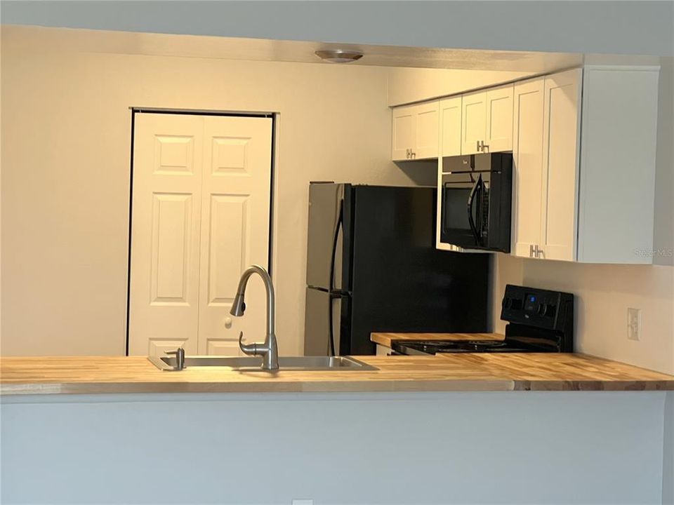 For Rent: $1,350 (2 beds, 1 baths, 950 Square Feet)