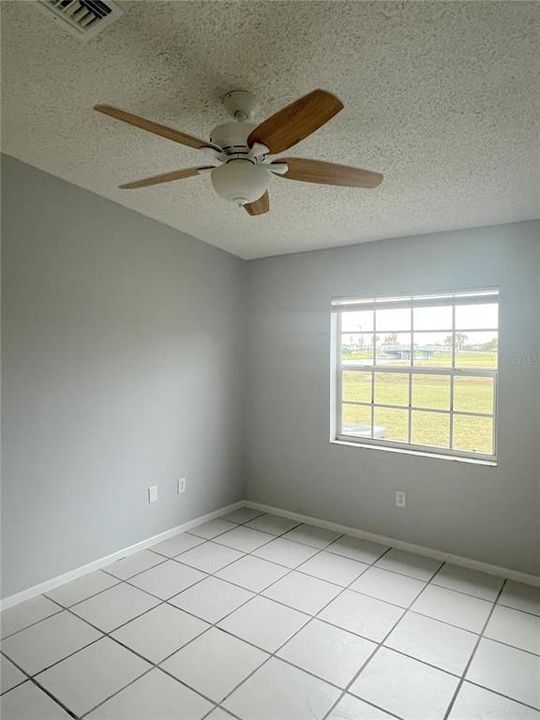 For Rent: $1,350 (2 beds, 1 baths, 950 Square Feet)