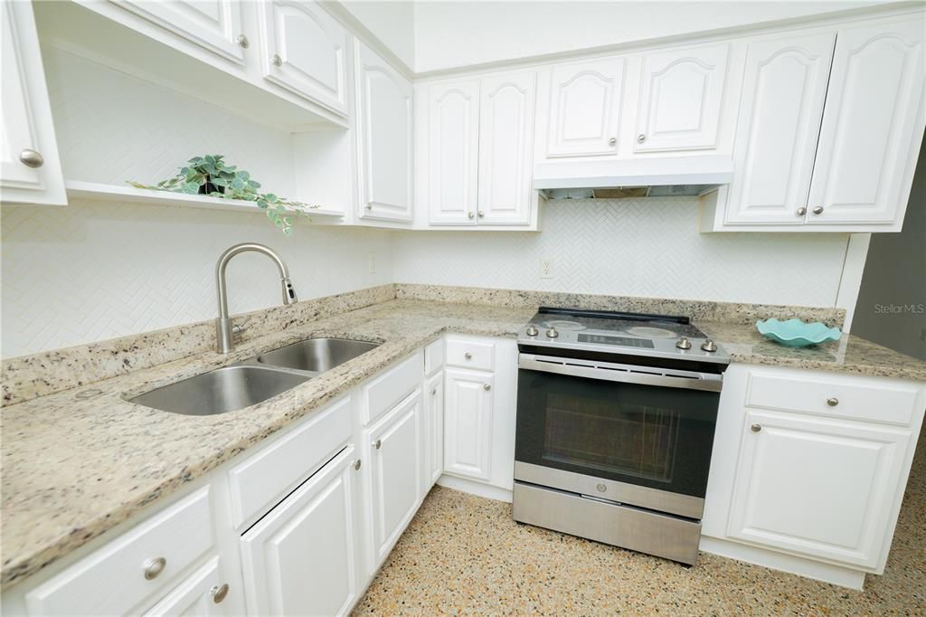En Venta: $385,000 (4 camas, 2 baños, 1322 Pies cuadrados)