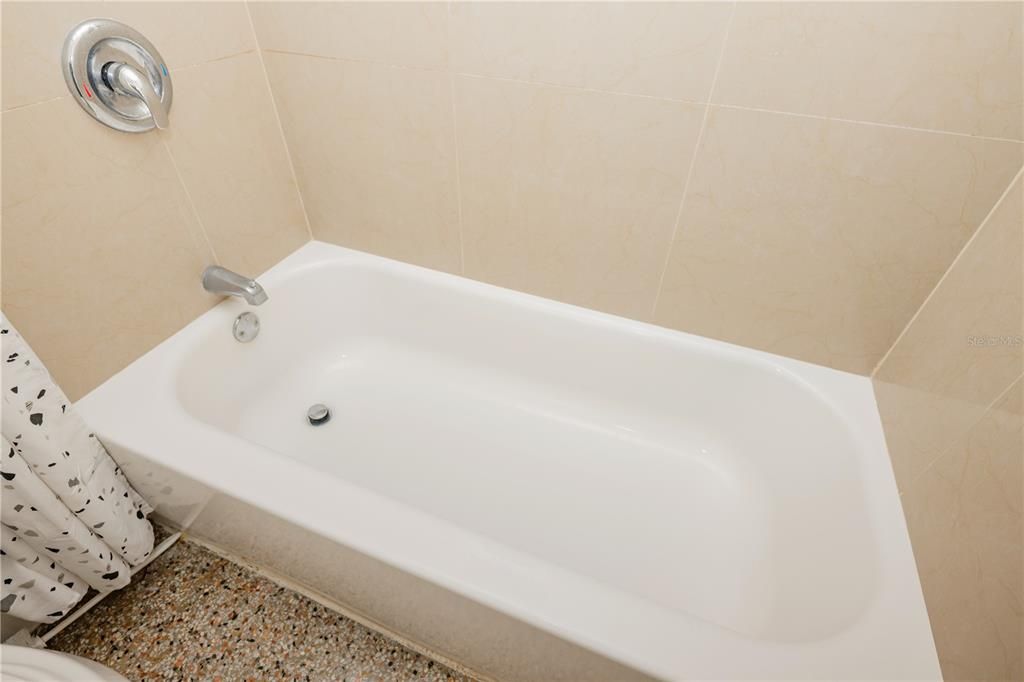 En Venta: $385,000 (4 camas, 2 baños, 1322 Pies cuadrados)