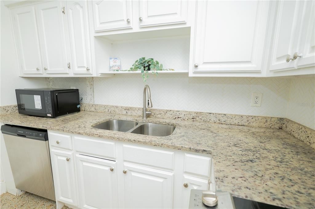 En Venta: $385,000 (4 camas, 2 baños, 1322 Pies cuadrados)