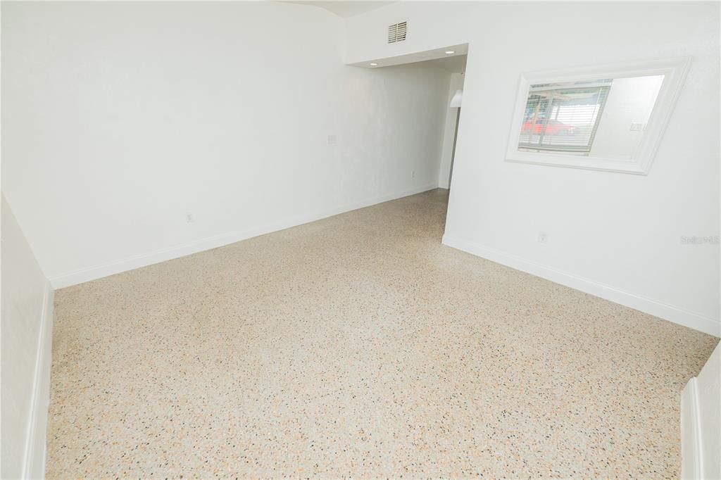 En Venta: $385,000 (4 camas, 2 baños, 1322 Pies cuadrados)