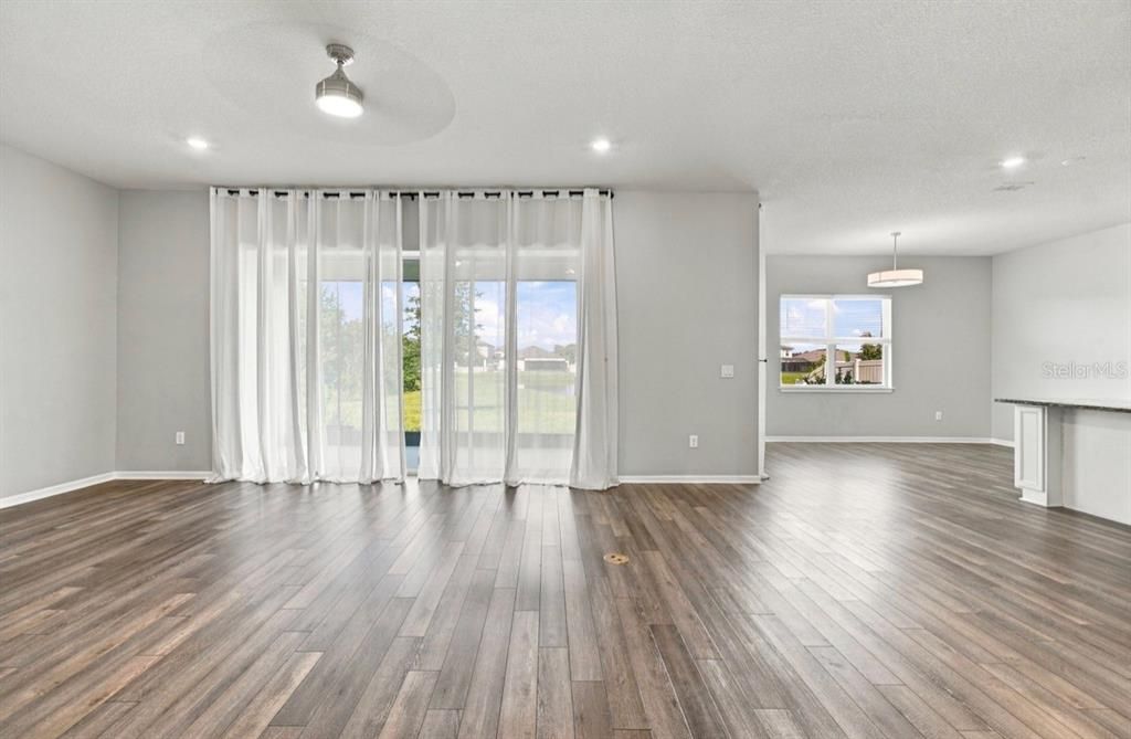 For Rent: $3,600 (5 beds, 4 baths, 3432 Square Feet)