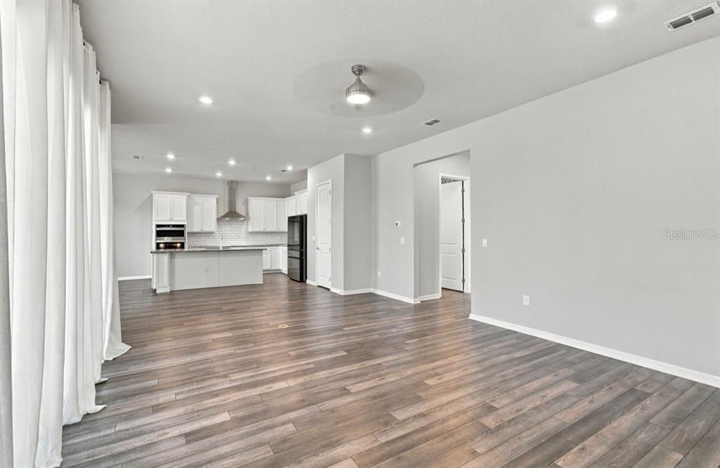 For Rent: $3,600 (5 beds, 4 baths, 3432 Square Feet)