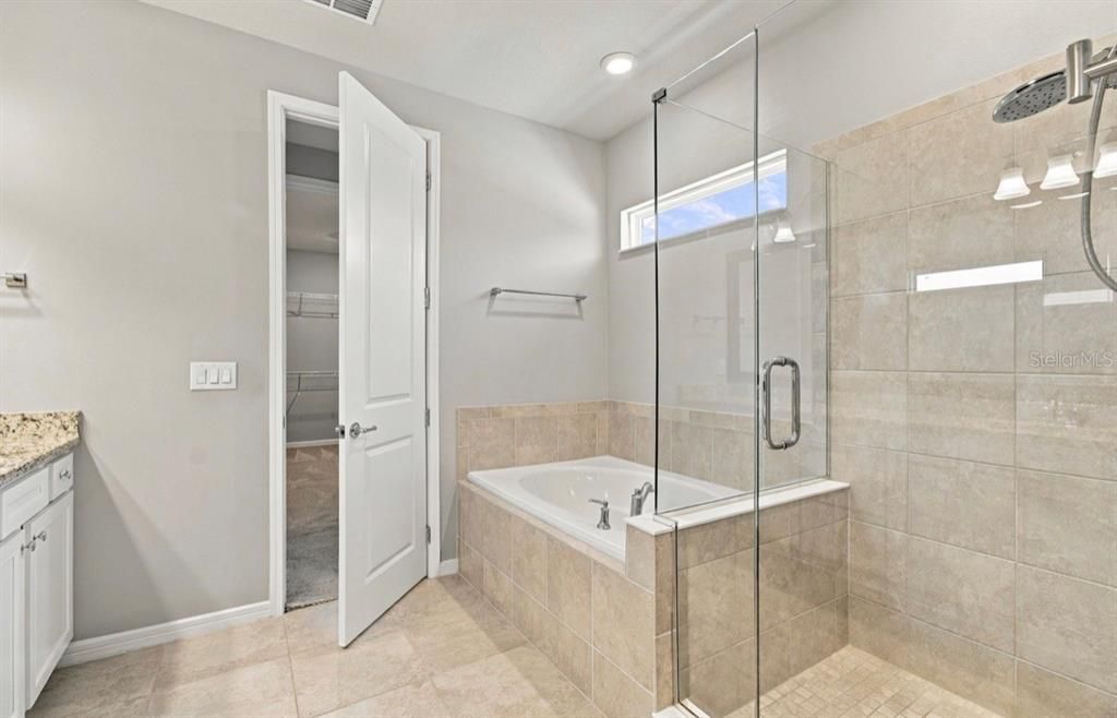 For Rent: $3,600 (5 beds, 4 baths, 3432 Square Feet)