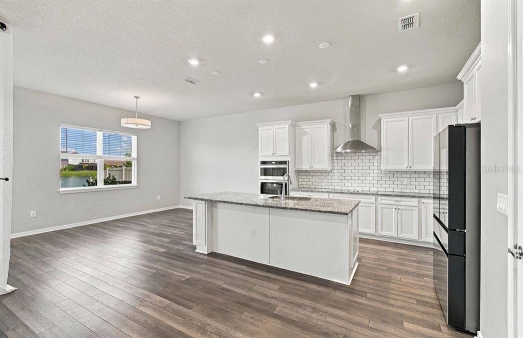 For Rent: $3,600 (5 beds, 4 baths, 3432 Square Feet)