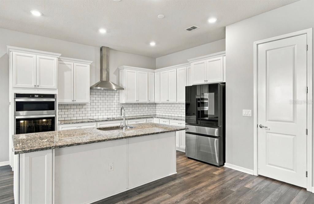 For Rent: $3,600 (5 beds, 4 baths, 3432 Square Feet)