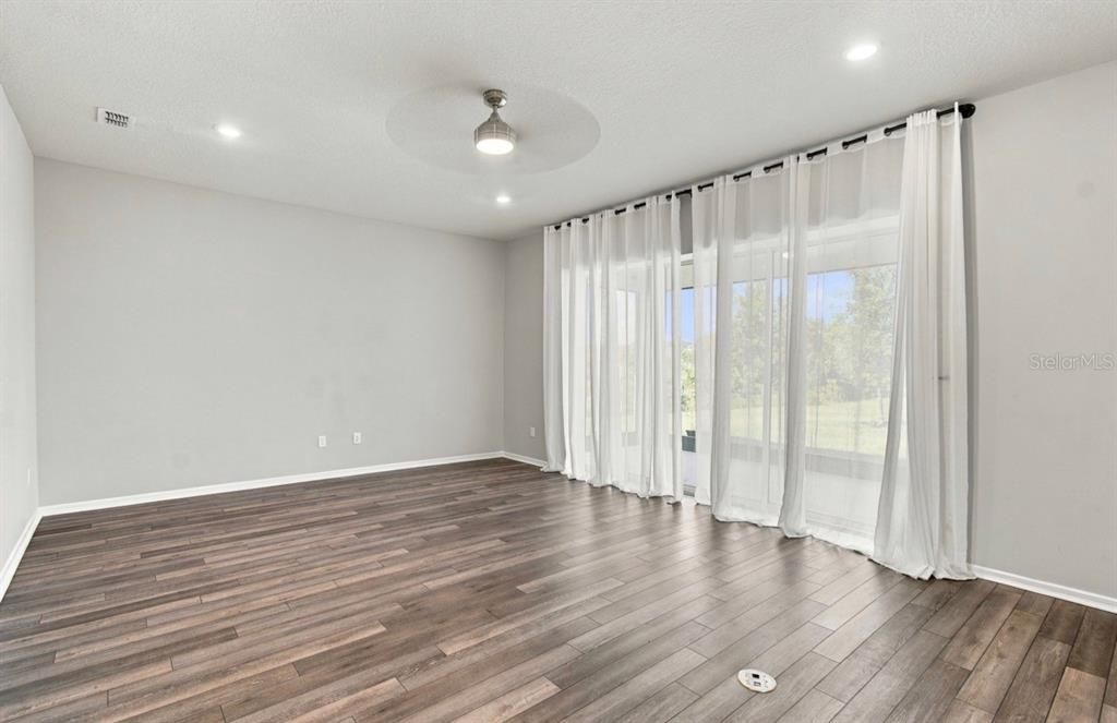 For Rent: $3,600 (5 beds, 4 baths, 3432 Square Feet)