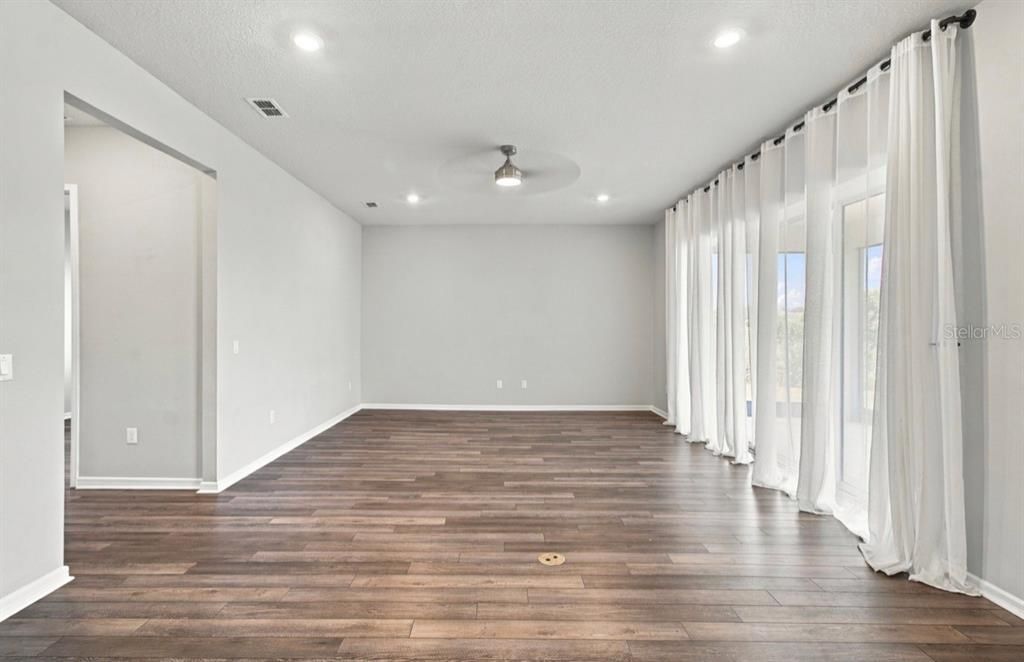 For Rent: $3,600 (5 beds, 4 baths, 3432 Square Feet)
