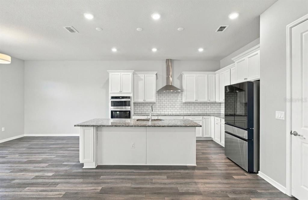 For Rent: $3,600 (5 beds, 4 baths, 3432 Square Feet)