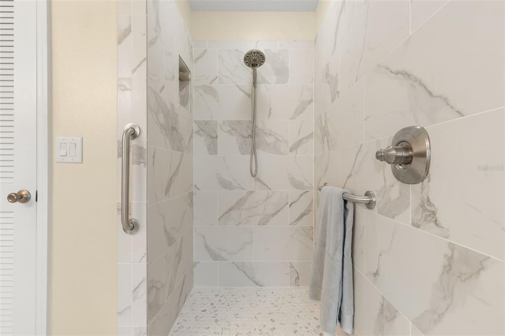 En Venta: $459,000 (4 camas, 2 baños, 2074 Pies cuadrados)