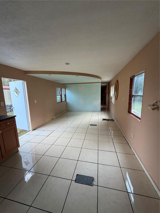 For Sale: $120,000 (2 beds, 1 baths, 684 Square Feet)